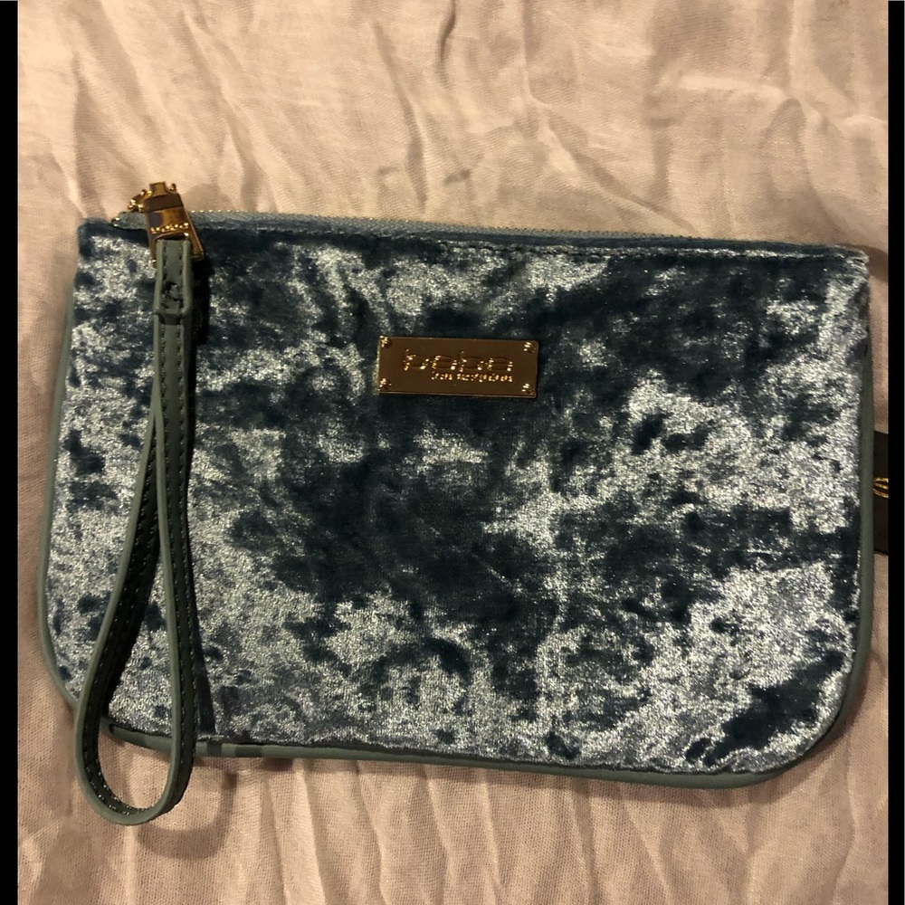 BEBE NWT ANNIE CRUSHED VELVET WRISTLET